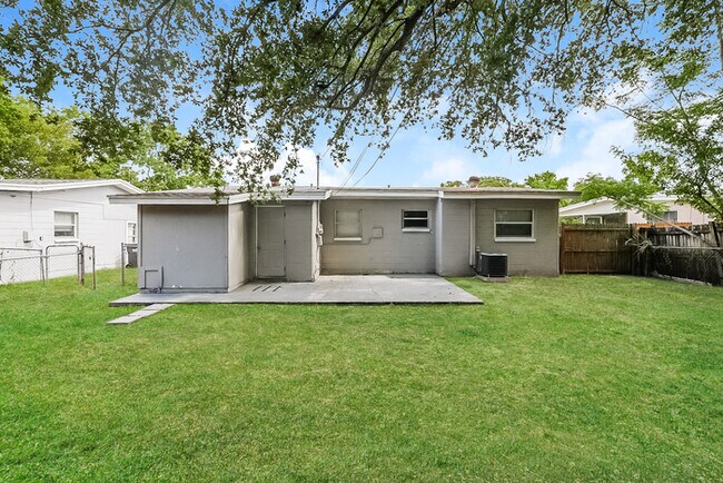 Building Photo - Welcoming 3-Bedroom Home in St. Petersburg, FL