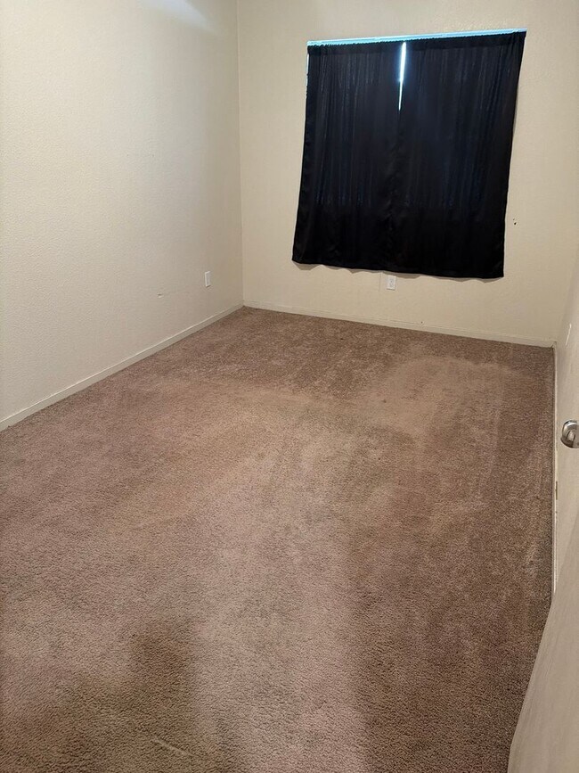 Building Photo - BEAUTIFUL SINGLE STORY HOME ON CORNER LOT