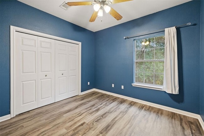 Building Photo - 1301 S Quinlan Park Rd