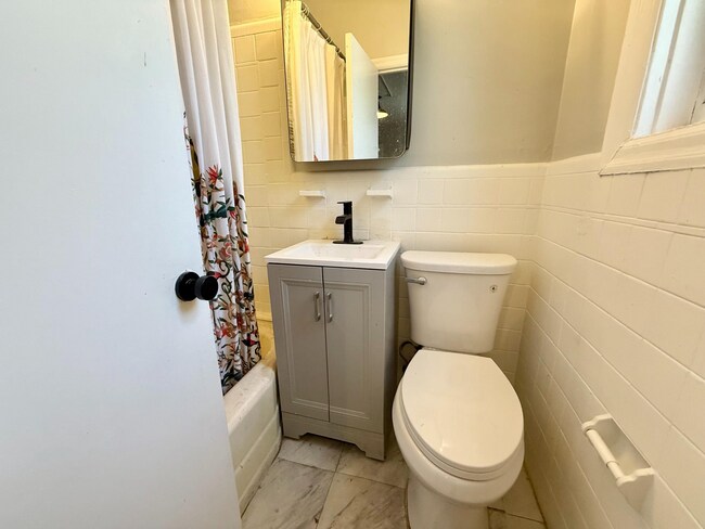 Building Photo - 623-25 Pine St