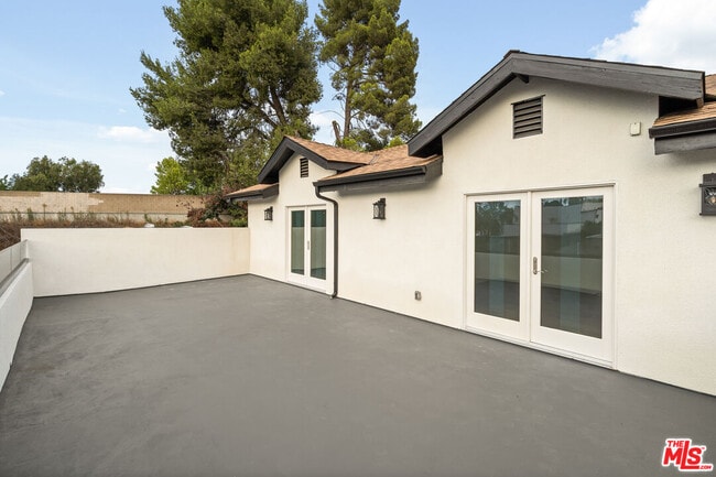 Building Photo - 4824 Saloma Ave