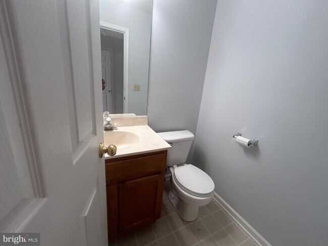 Building Photo - 127 Copperfield Ln