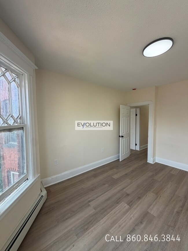 Building Photo - 906-908 Park St-3E