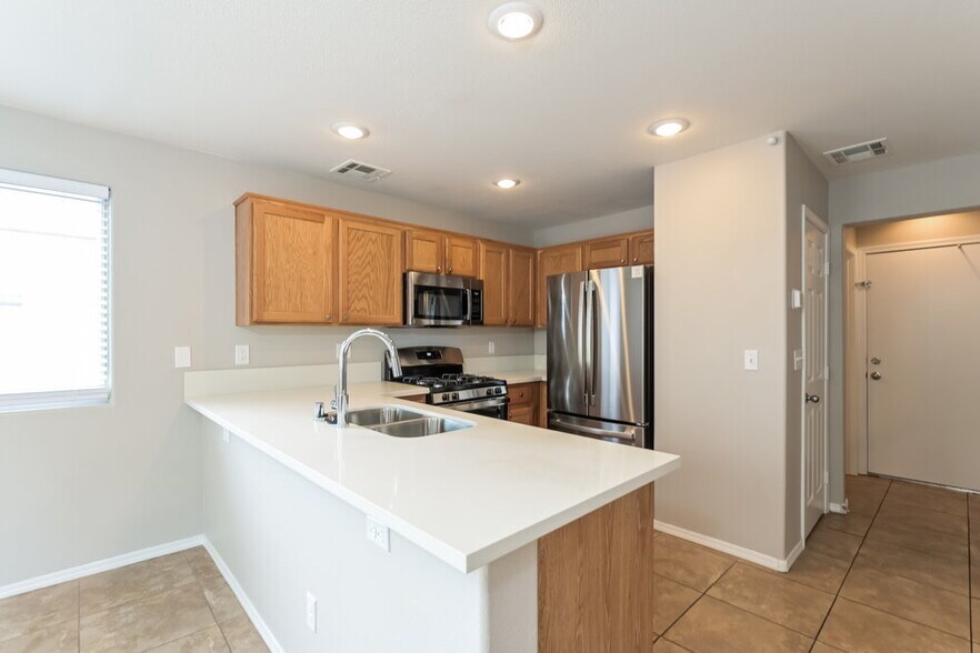 Building Photo - 11929 Fairfax Ridge St