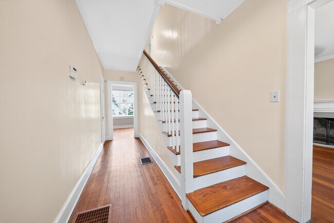 Building Photo - 1237 Owsley Ave