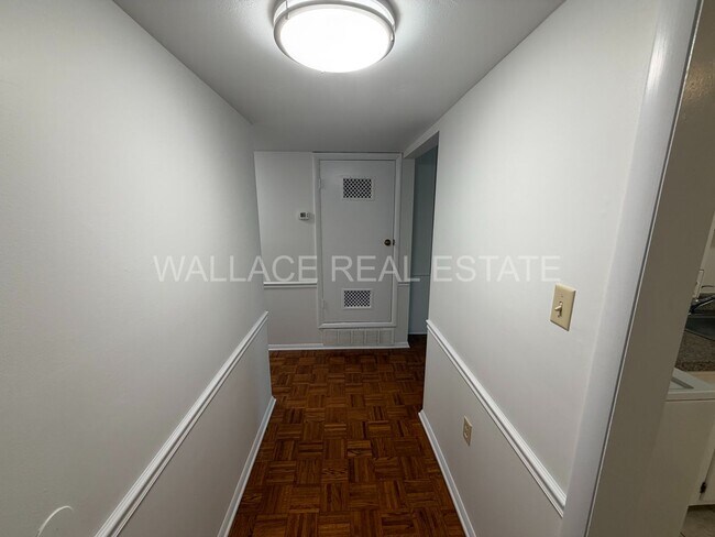 Building Photo - FANTASTIC 2 BEDROOM, 2 BATH CONDO IN THE HEART OF SEQUOYAH HILLS!!