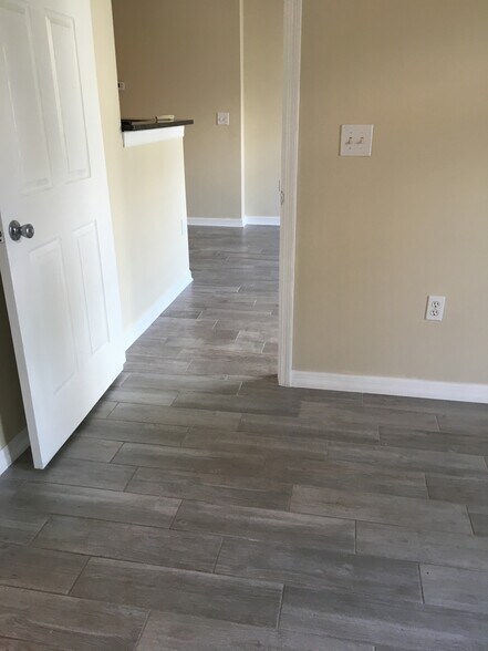 Building Photo - 501 Knights Run Ave