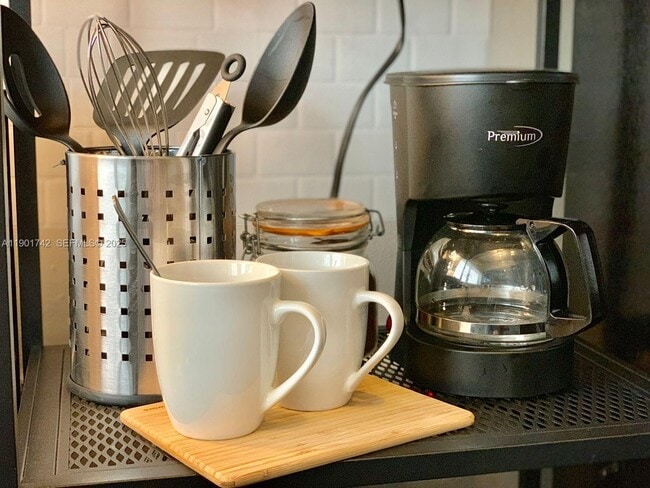 Building Photo - 825 Euclid Ave