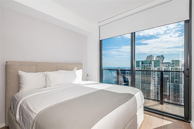 Building Photo - 398 NE 5th St