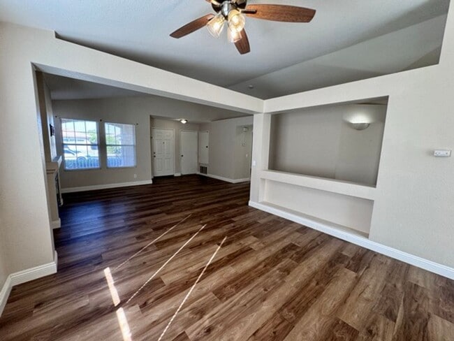 Building Photo - 3 bedroom Temecula home available for LEASE!