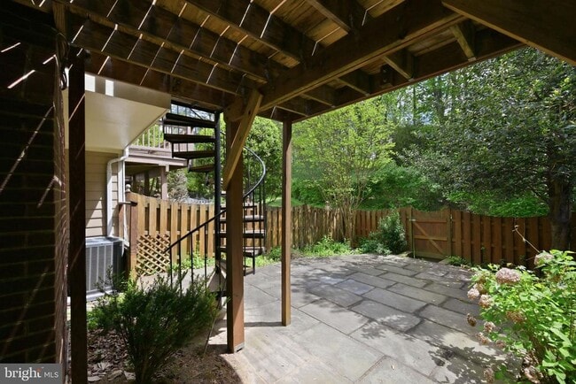 Building Photo - 2009 Gervais Dr