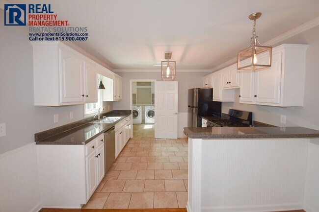 Building Photo - Amazing 4 bd 3 bath home! Fenced-in yard, Attached garage and Bonus room, washer & dryer included!
