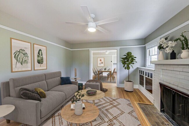 Building Photo - 2 Bedroom, 1 Bath + Office - Downtown Palo...
