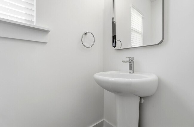 Building Photo - Bright & Modern New Construction Townhome