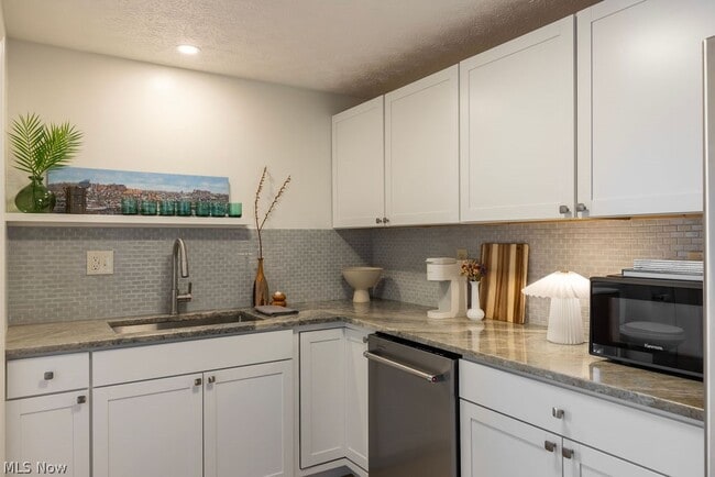 Building Photo - 4210 Clinton Ave