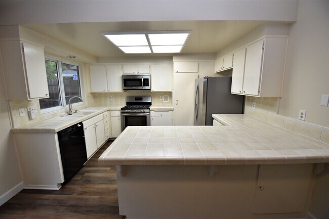 Building Photo - 3324 Lillard Dr