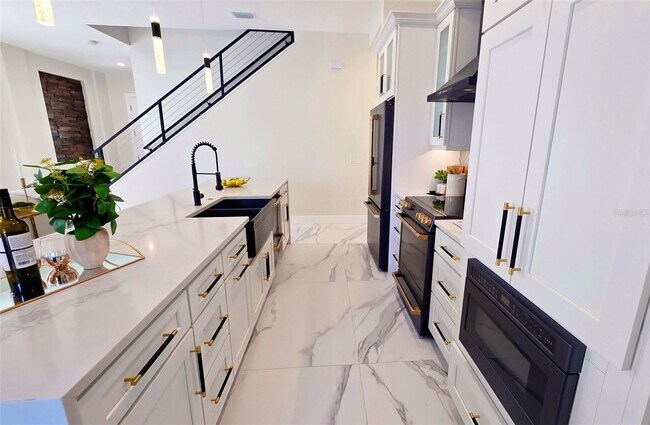 Building Photo - Bold Sarasota Bay Luxury Custom Home, 5 beds/4 baths, Private pool.