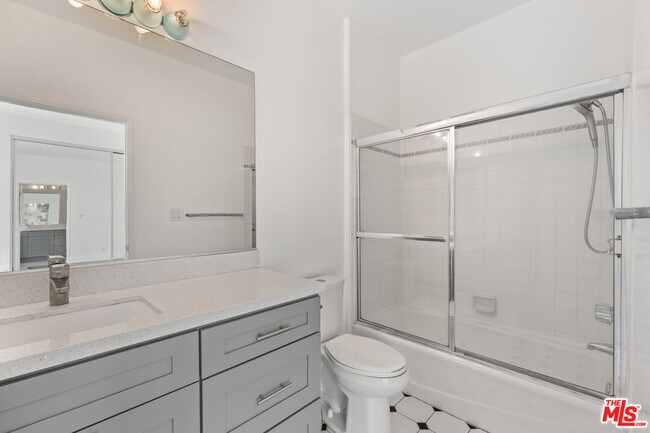 Building Photo - 1131 N Formosa Ave