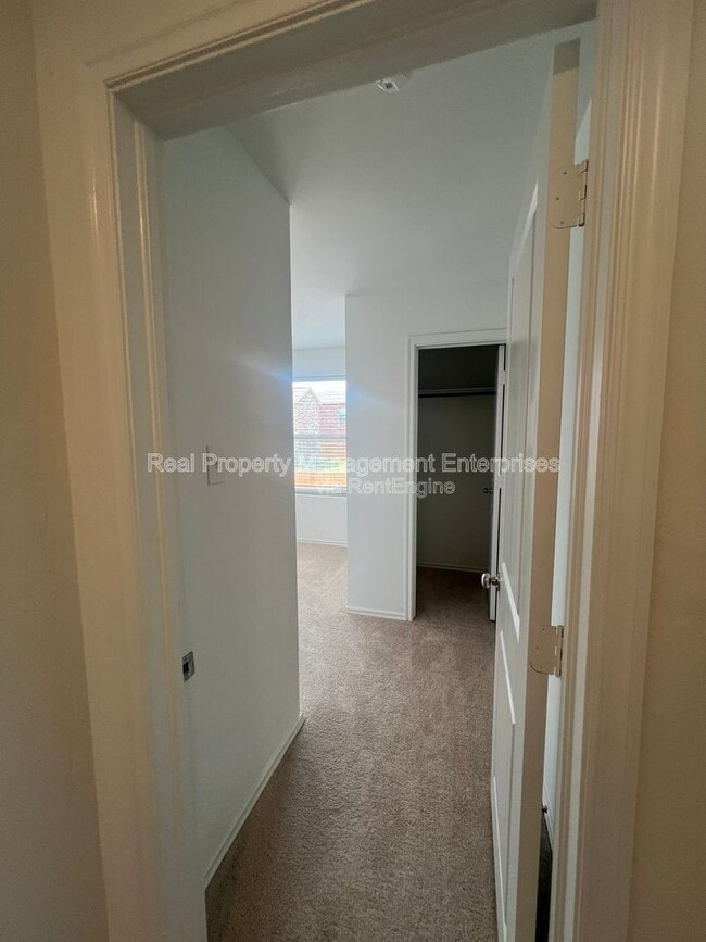 Building Photo - 14810 Razorbill Dr