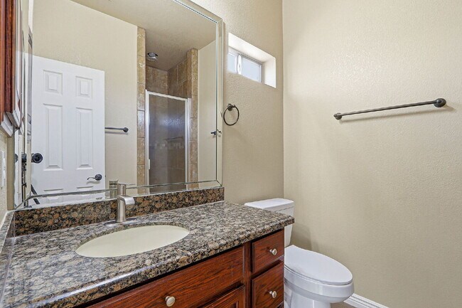 Building Photo - Corner 3 bedroom 3 bath home in Northwest El Paso