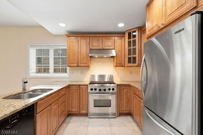 Building Photo - 453 Springfield Ave