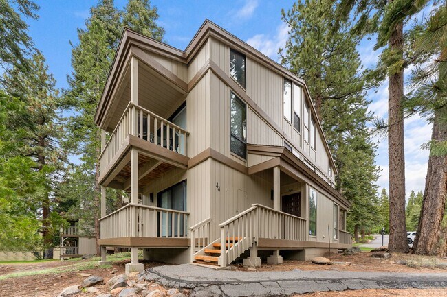 Building Photo - 1001 Commonwealth Dr