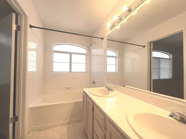 Building Photo - 2 bed, 2 bath condo located in gated community w/lush landscaping, 2 pools, spas, BBQ areas & clu...