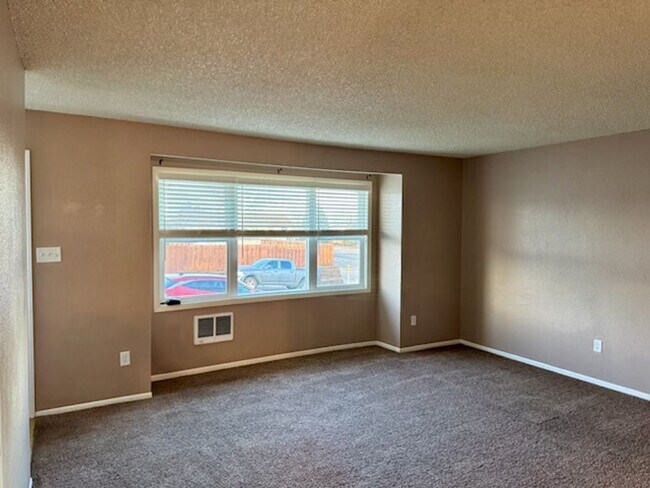 Building Photo - 2511 Farnum St
