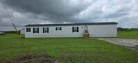 Building Photo - 3 Bed, 2 Bath Single Family