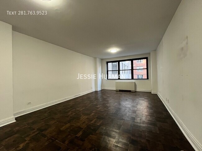 Building Photo - 96 Fifth Avenue -4CD