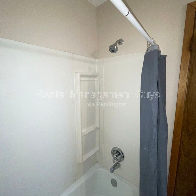 Building Photo - 3319 Longfellow Ave