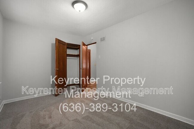 Building Photo - 1045 N New Florissant Rd