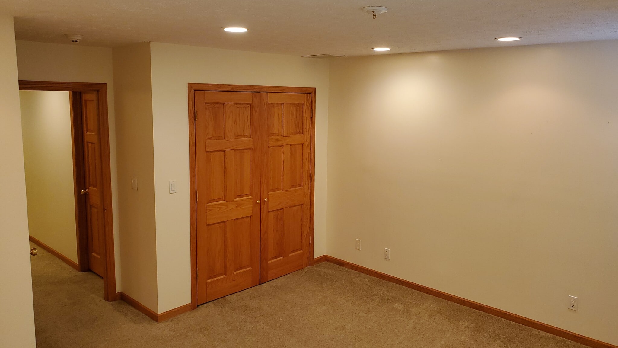 3rd floor rear bedroom looking to front - 808 Main St