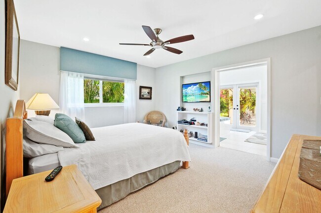 Building Photo - Stunning 4BR/3BA Pool Home with Outdoor Oa...