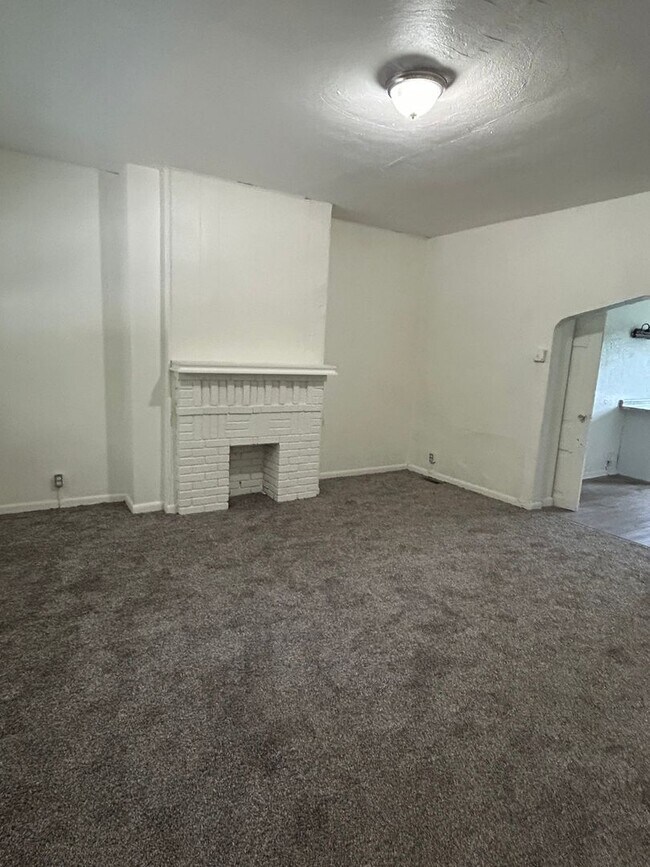 Building Photo - Charming 2-Bedroom Home with Front Porch in McKeesport