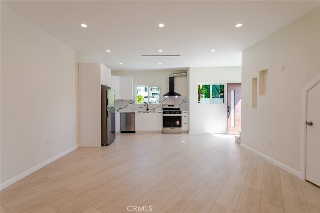 Building Photo - 10787 Las Lunitas Ave