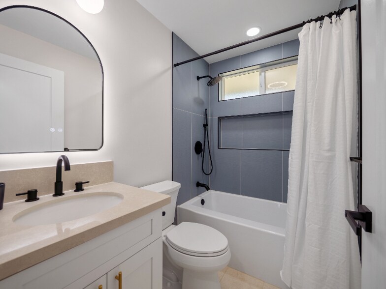 Building Photo - 338 Kalama St