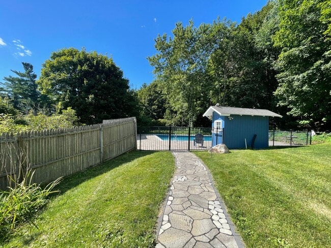 Building Photo - Exceptional 4-Bedroom Home for Rent in Dal...