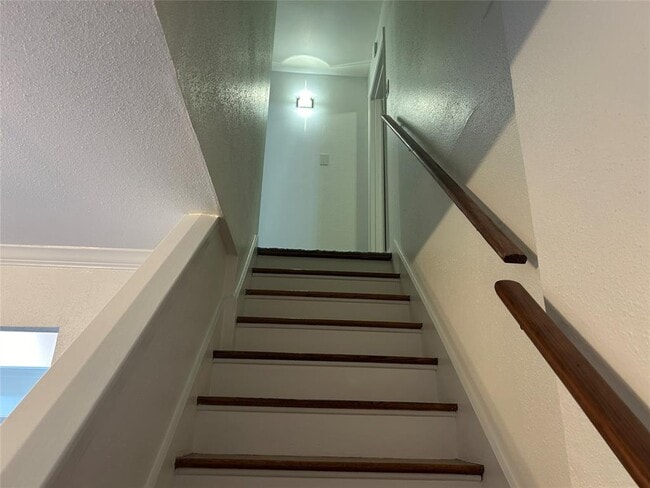 Building Photo - 4020 Blue Bonnet Blvd