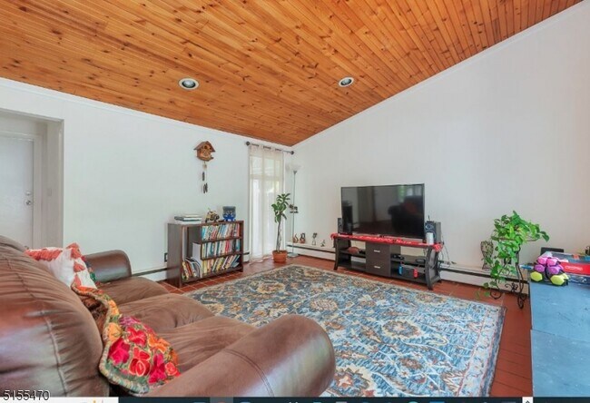 Building Photo - 27 Great Hills Terrace