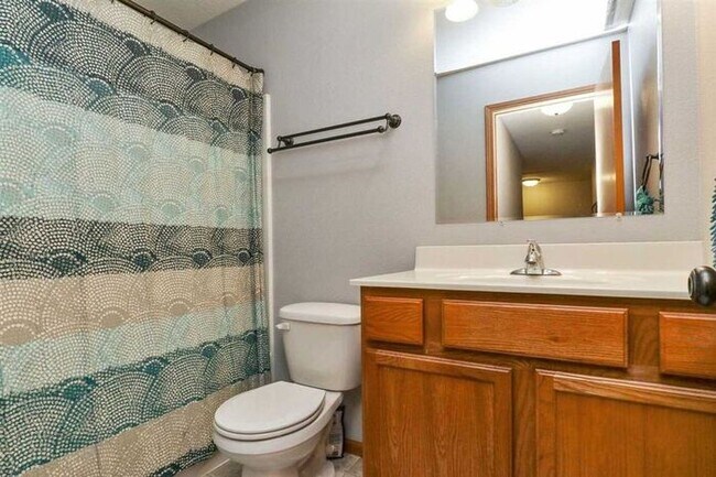 Building Photo - $1,650 | 3 Bedroom, 2.5 Bathroom TOWN HOME | NO PETS | Available for August 1st, 2026 Move In!