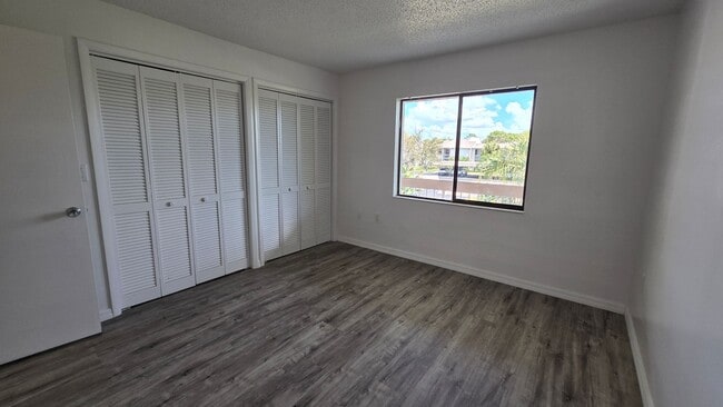 Building Photo - Nice 2/2 in the Gated East Lake Woodlands community