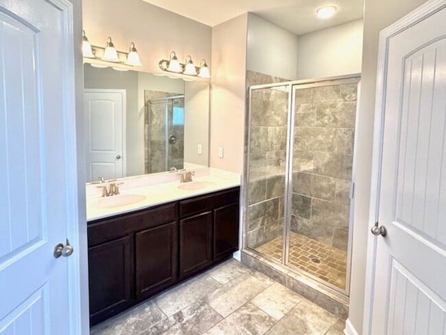 Building Photo - Now Leasing a 3-bedroom 2.5 bath home at S...