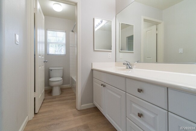 Building Photo - $3700 | 3br/2.5ba Townhome in Fairway's Edge