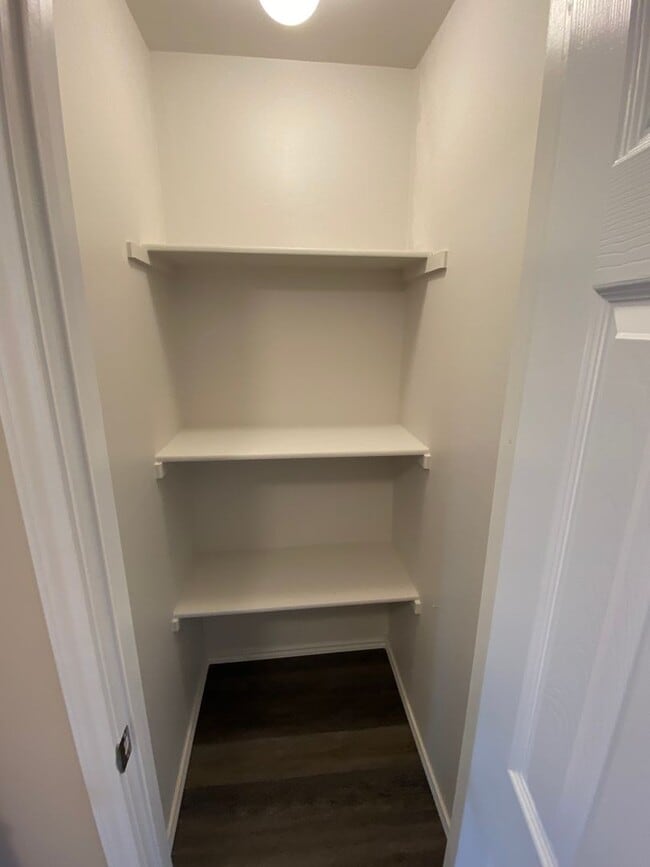 Building Photo - Pre-Leasing Now! Secure This Modern 3-Bedroom, 2-Bathroom Home in Shadow Valley