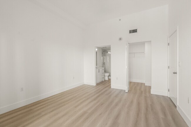 Building Photo - 1250 S Miami Ave