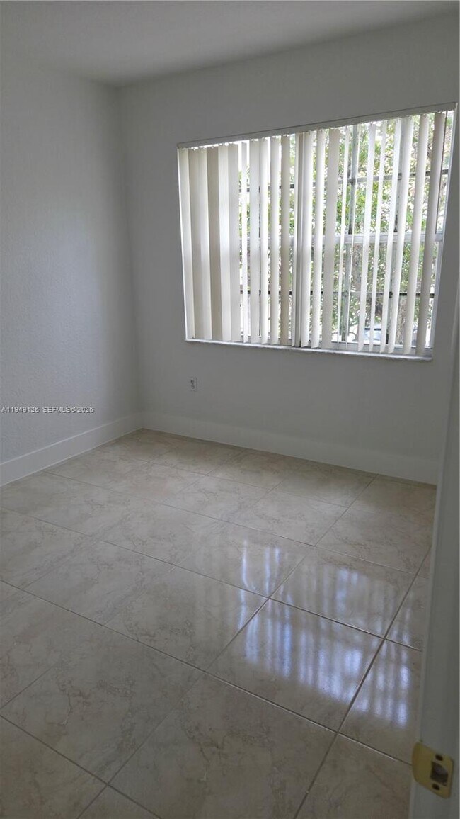 Building Photo - 2101 Belmont Ln