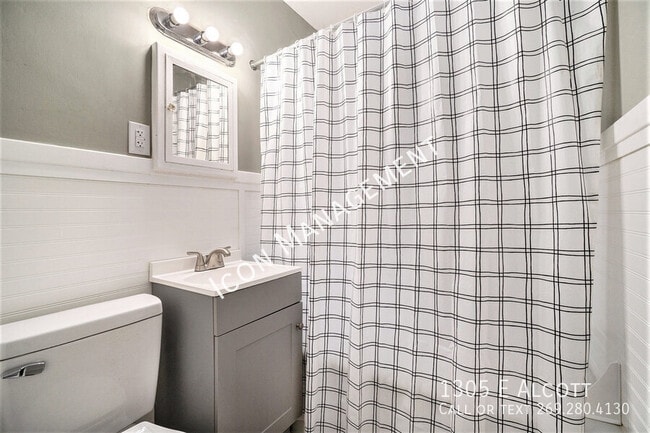 Building Photo - 1305 E Alcott-