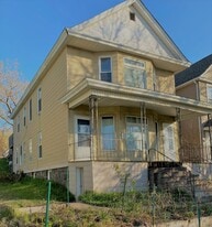 Building Photo - 327 E 6th St