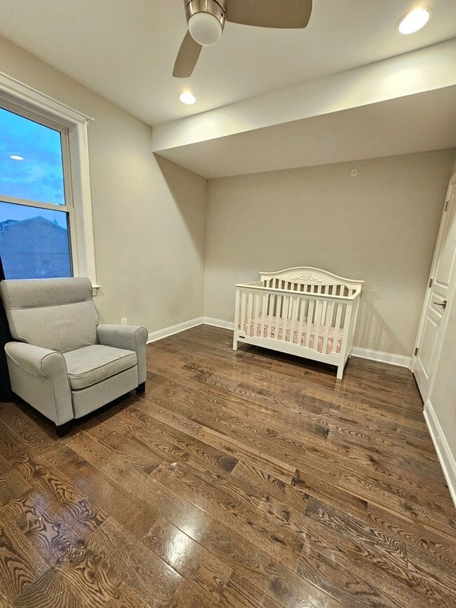 Building Photo - 742 Master St